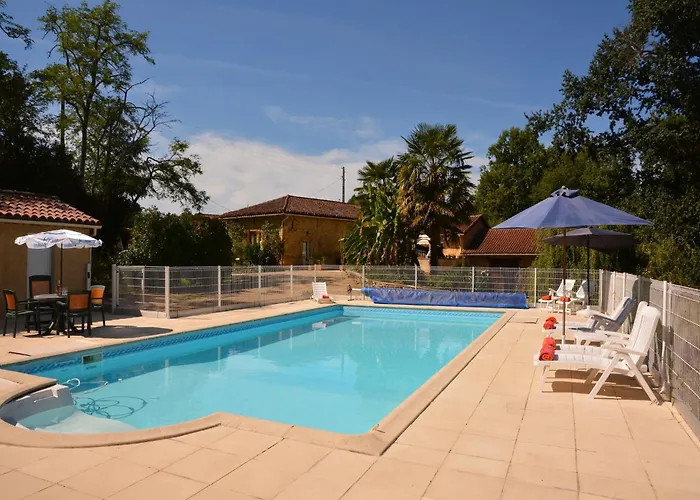 In France Near Scenic Landmarks ヴィラ