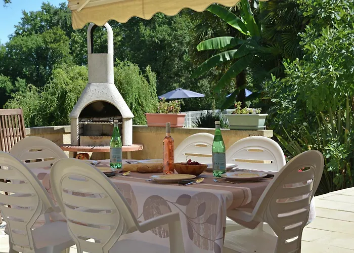 Vila In France Near Scenic Landmarks